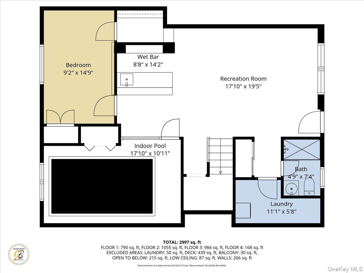 35 Jackson Avenue W, Babylon, NY 11702