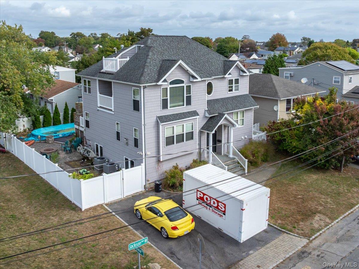 35 Jackson Avenue W, Babylon, NY 11702