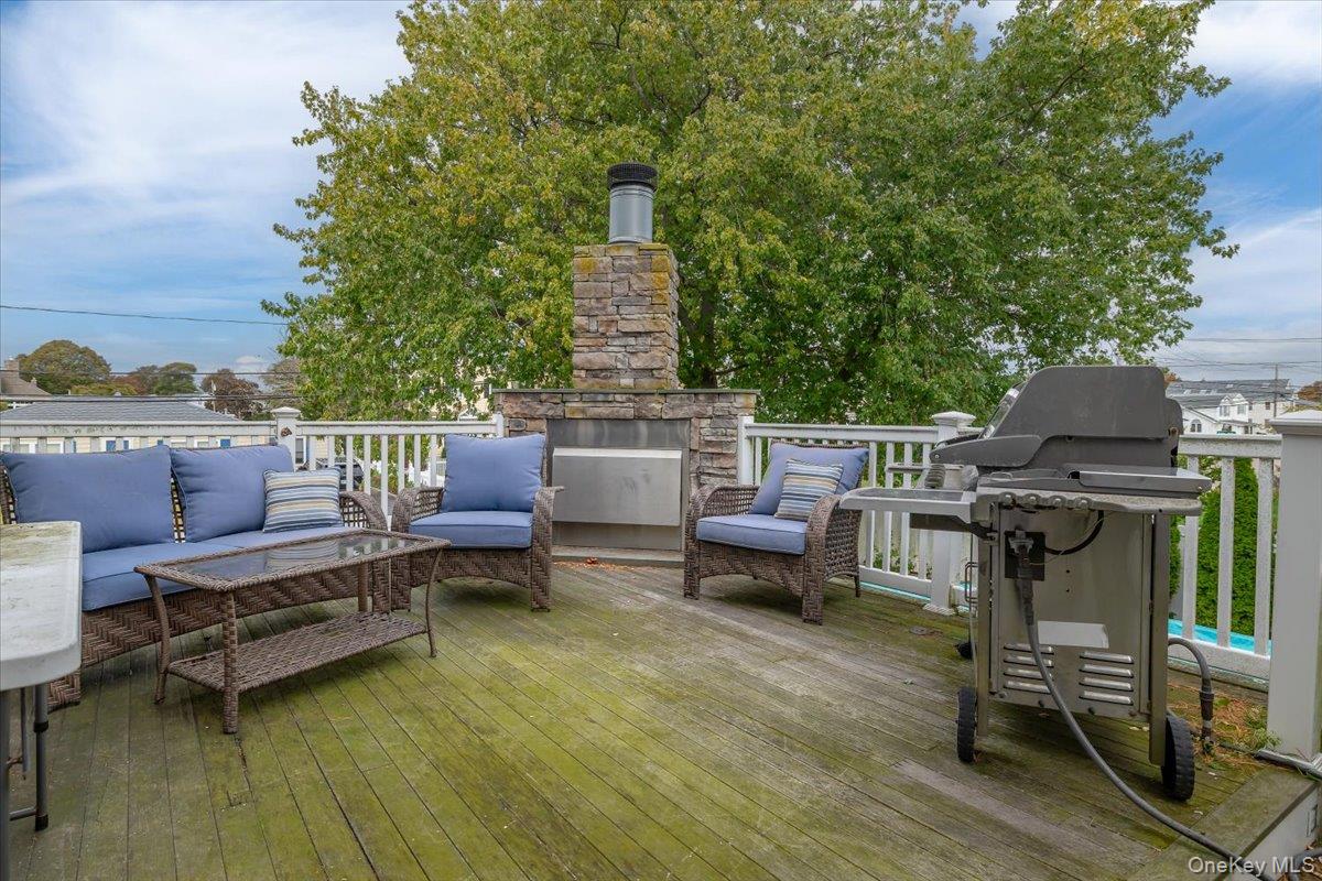 35 Jackson Avenue W, Babylon, NY 11702