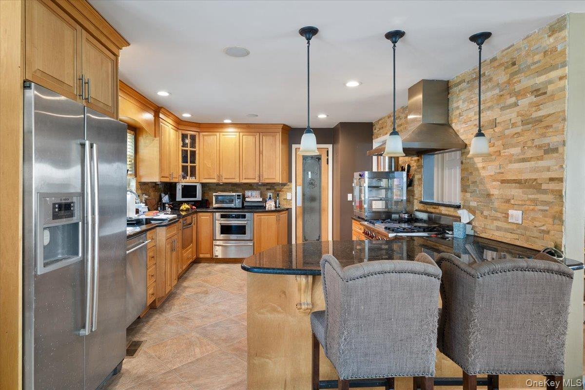 35 Jackson Avenue W, Babylon, NY 11702