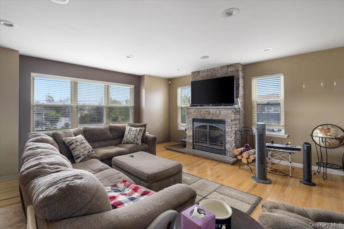 35 Jackson Avenue W, Babylon, NY 11702