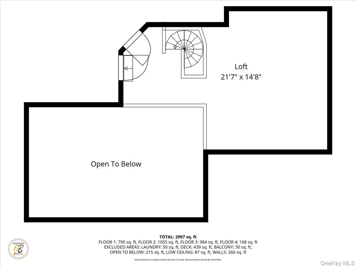 35 Jackson Avenue W, Babylon, NY 11702