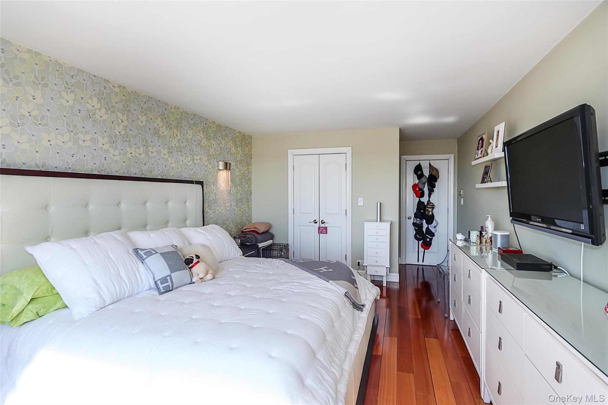 18-15 215th # 15R, Bayside, NY 11360