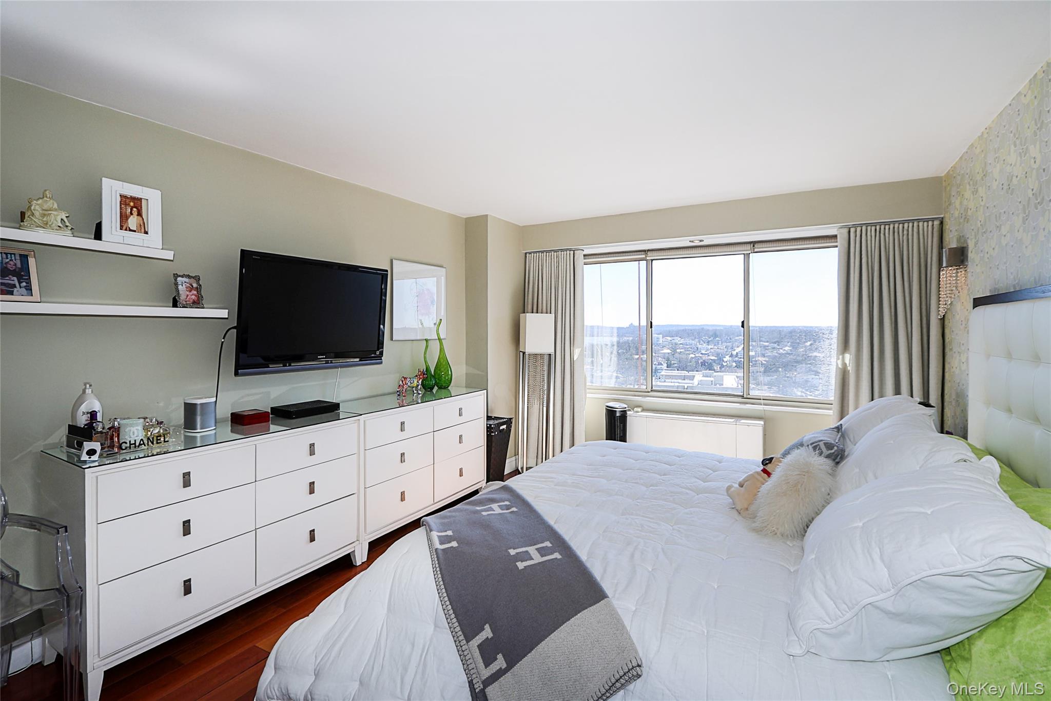 18-15 215th # 15R, Bayside, NY 11360