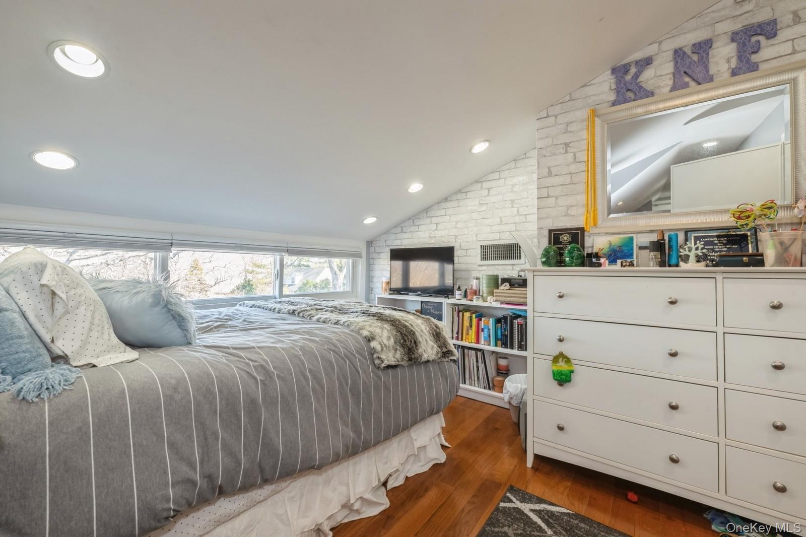 123 Barrett Road, Lawrence, NY 11559