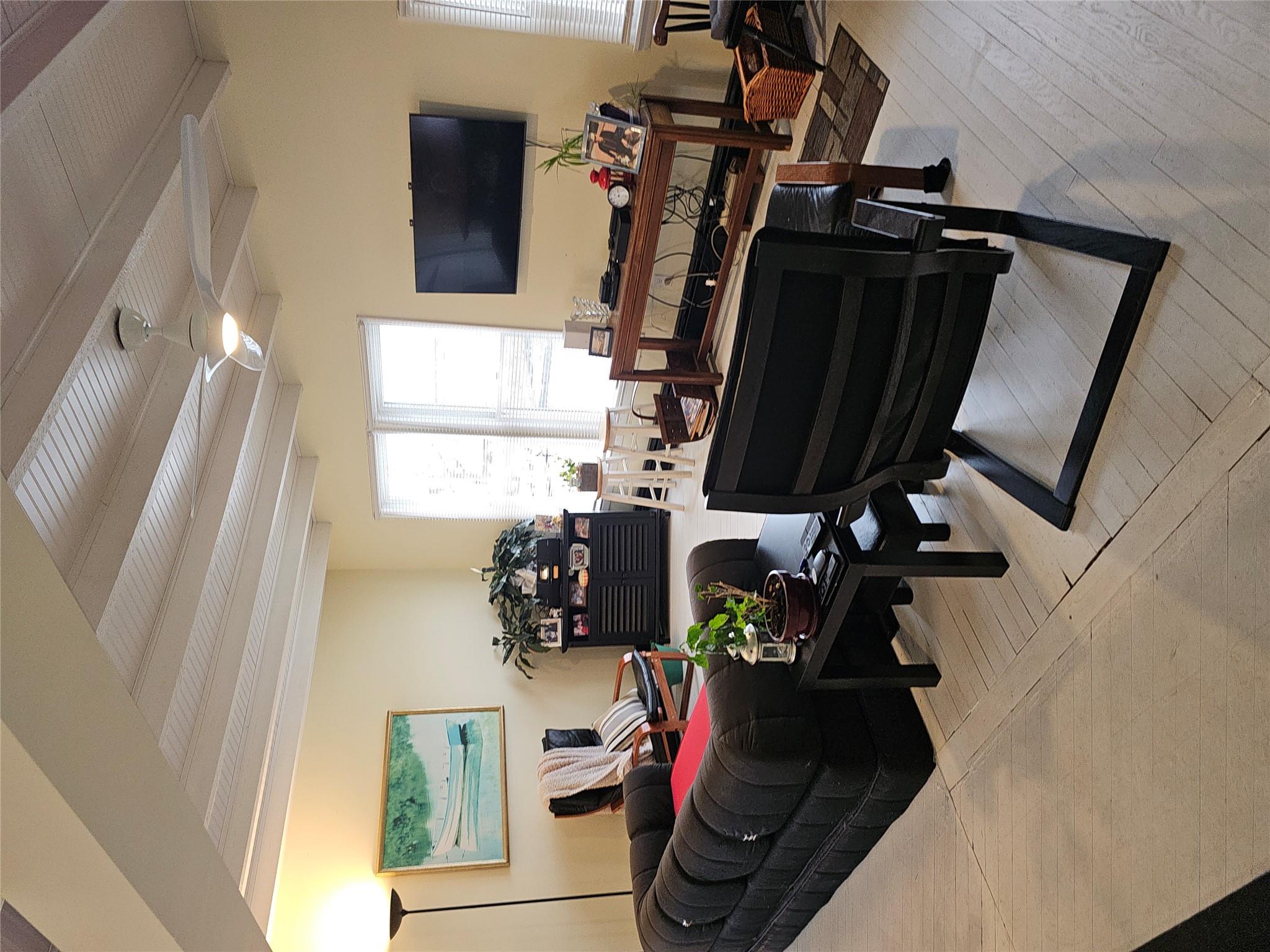 208 Sportsmans Avenue, Freeport, NY 11520