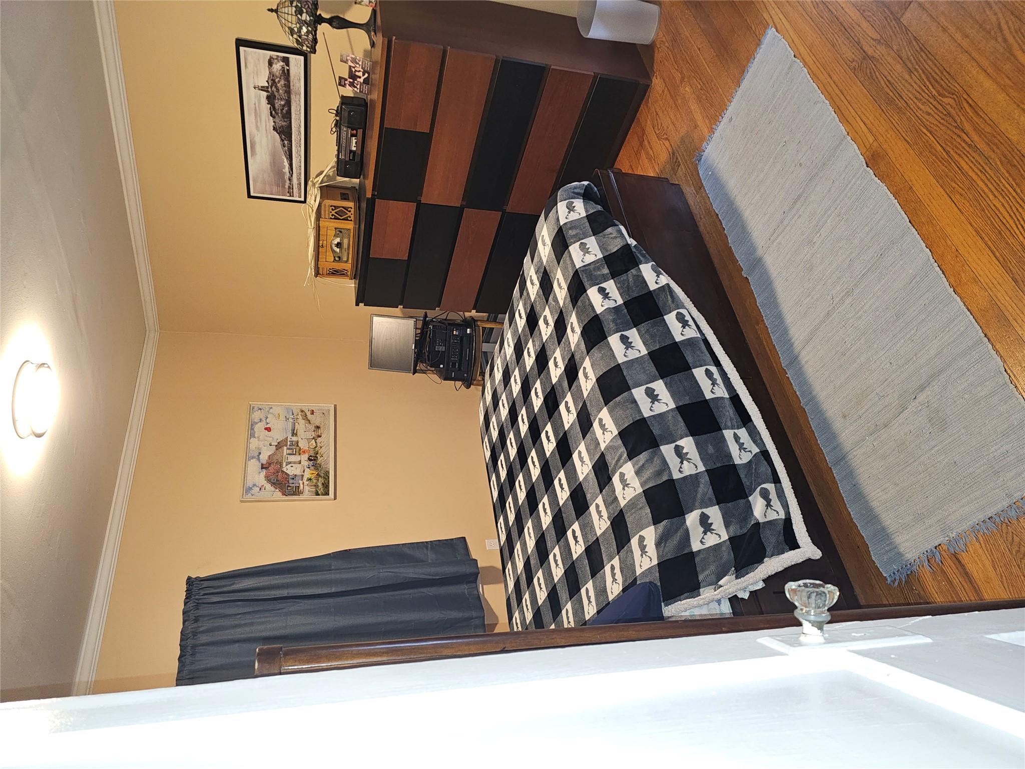 208 Sportsmans Avenue, Freeport, NY 11520