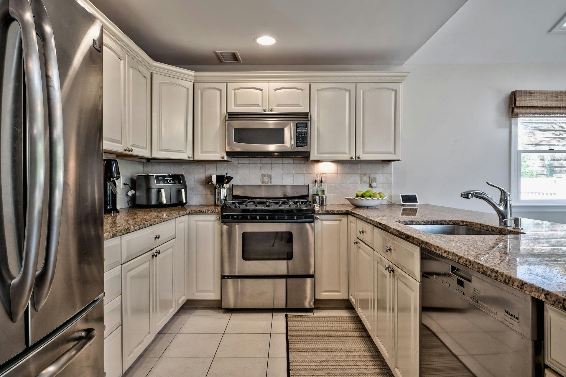 9 Poplar Place, Port Washington, NY 11050