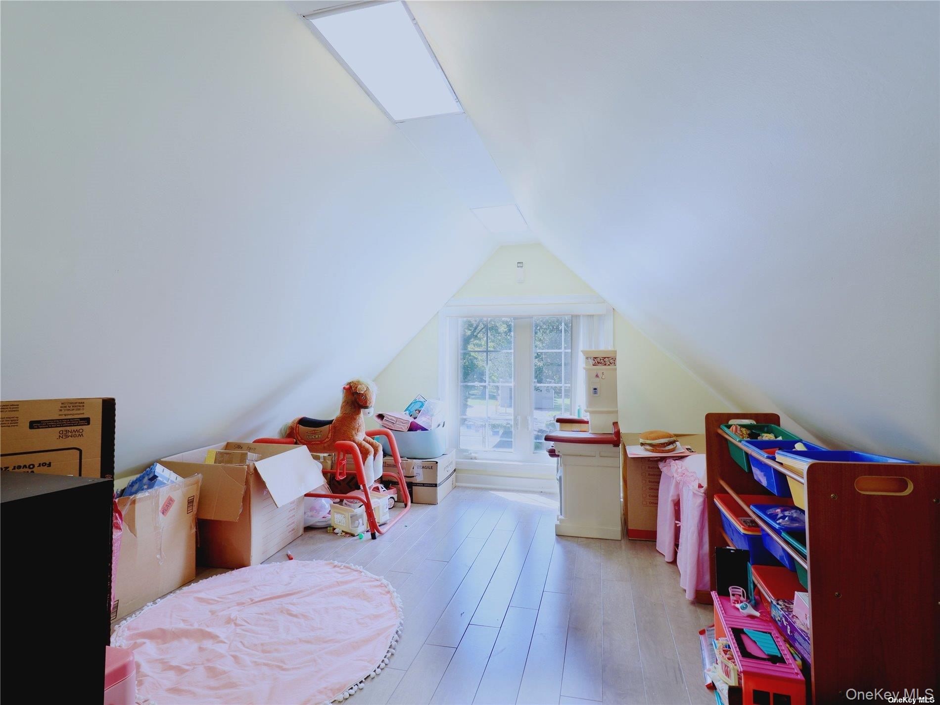 6 Morris Lane, Great Neck, NY 11024