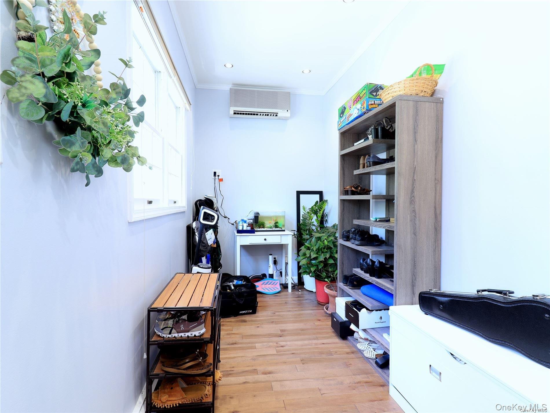 6 Morris Lane, Great Neck, NY 11024