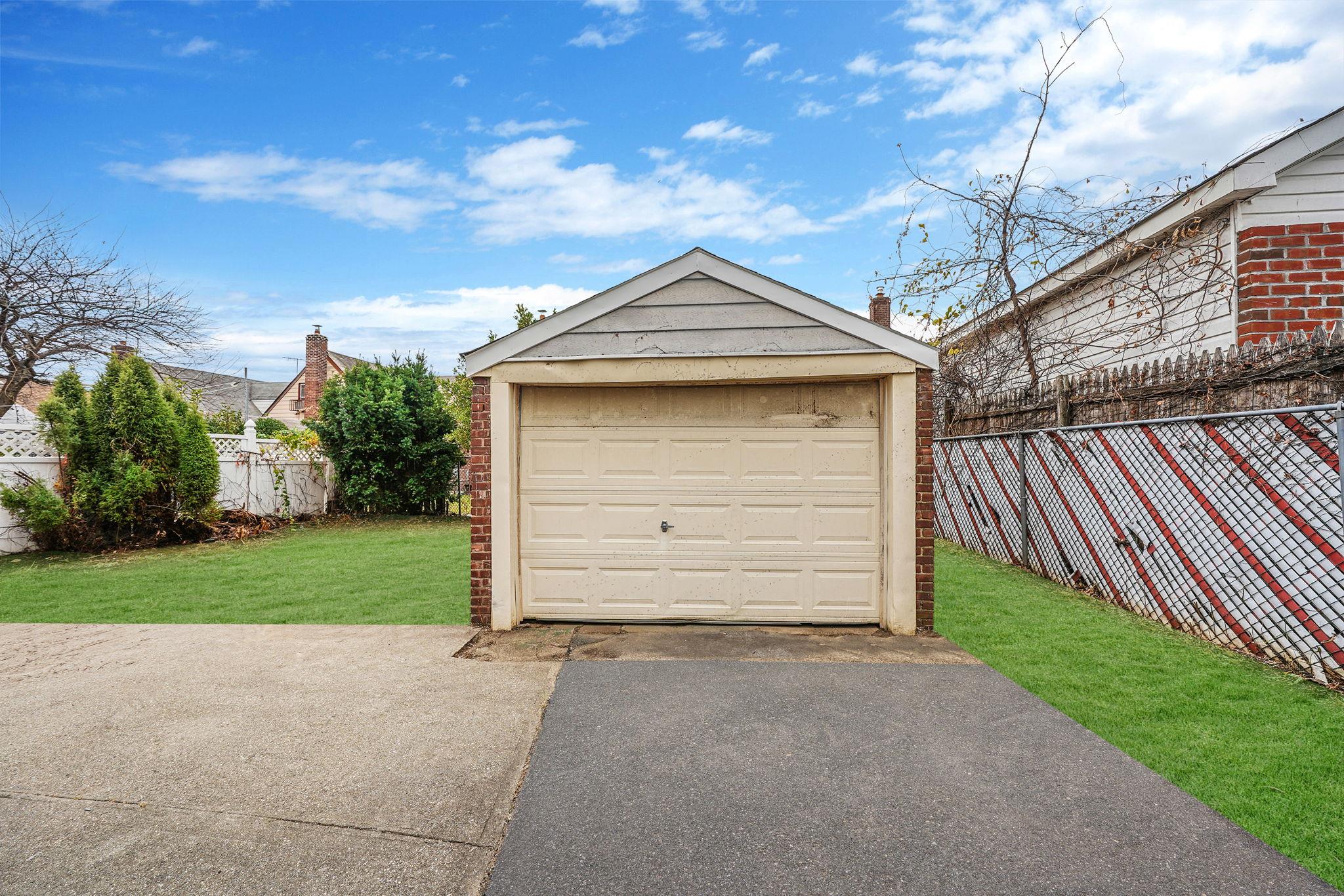 121-16 198th Street, Springfield Gardens, NY 11413