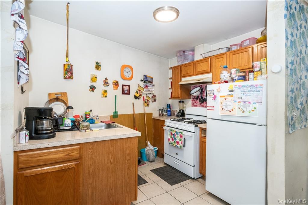 2430 Lyvere Street, Bronx, NY 10461