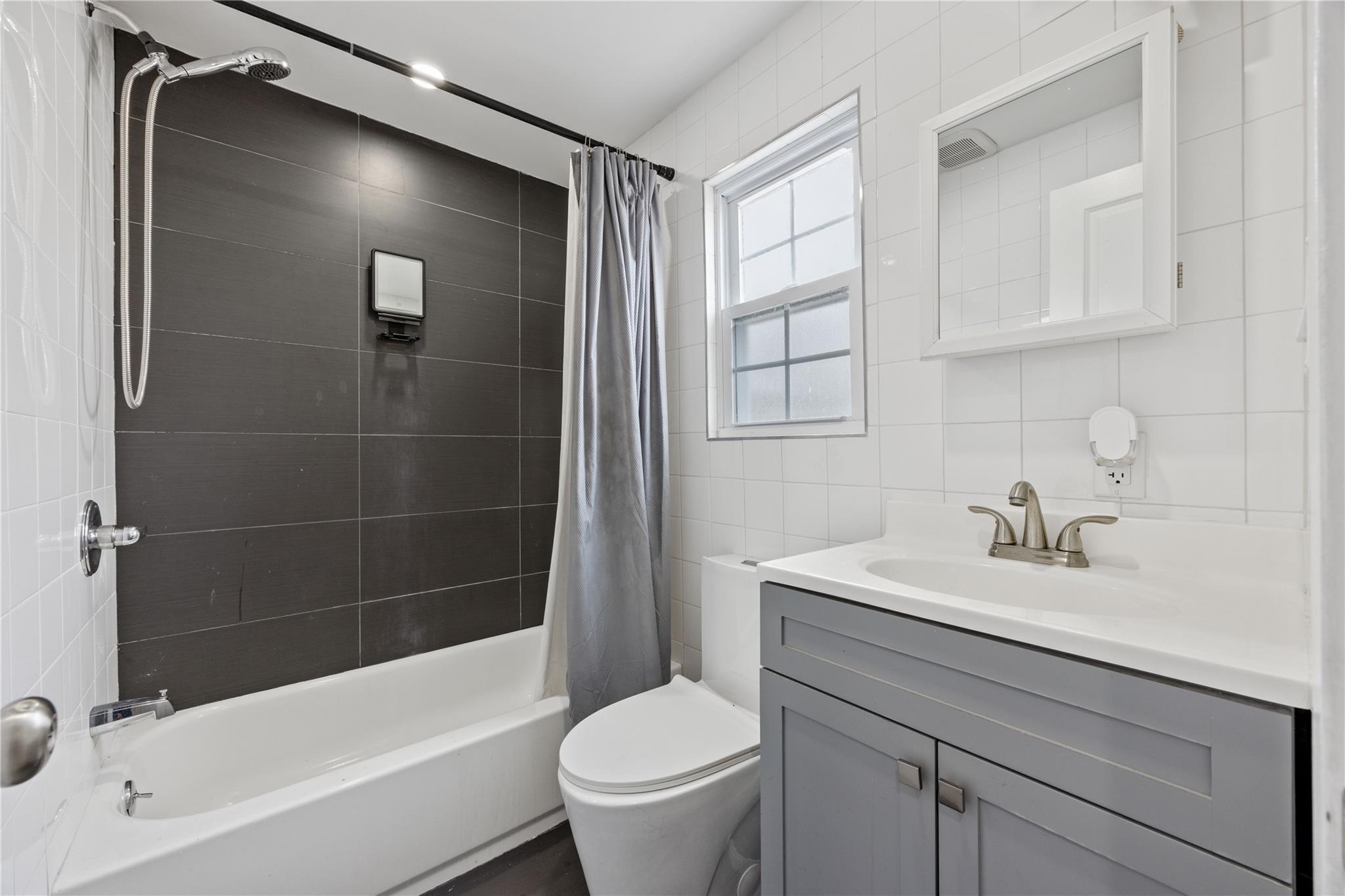 515 Beach 43rd Street, Far Rockaway, NY 11691