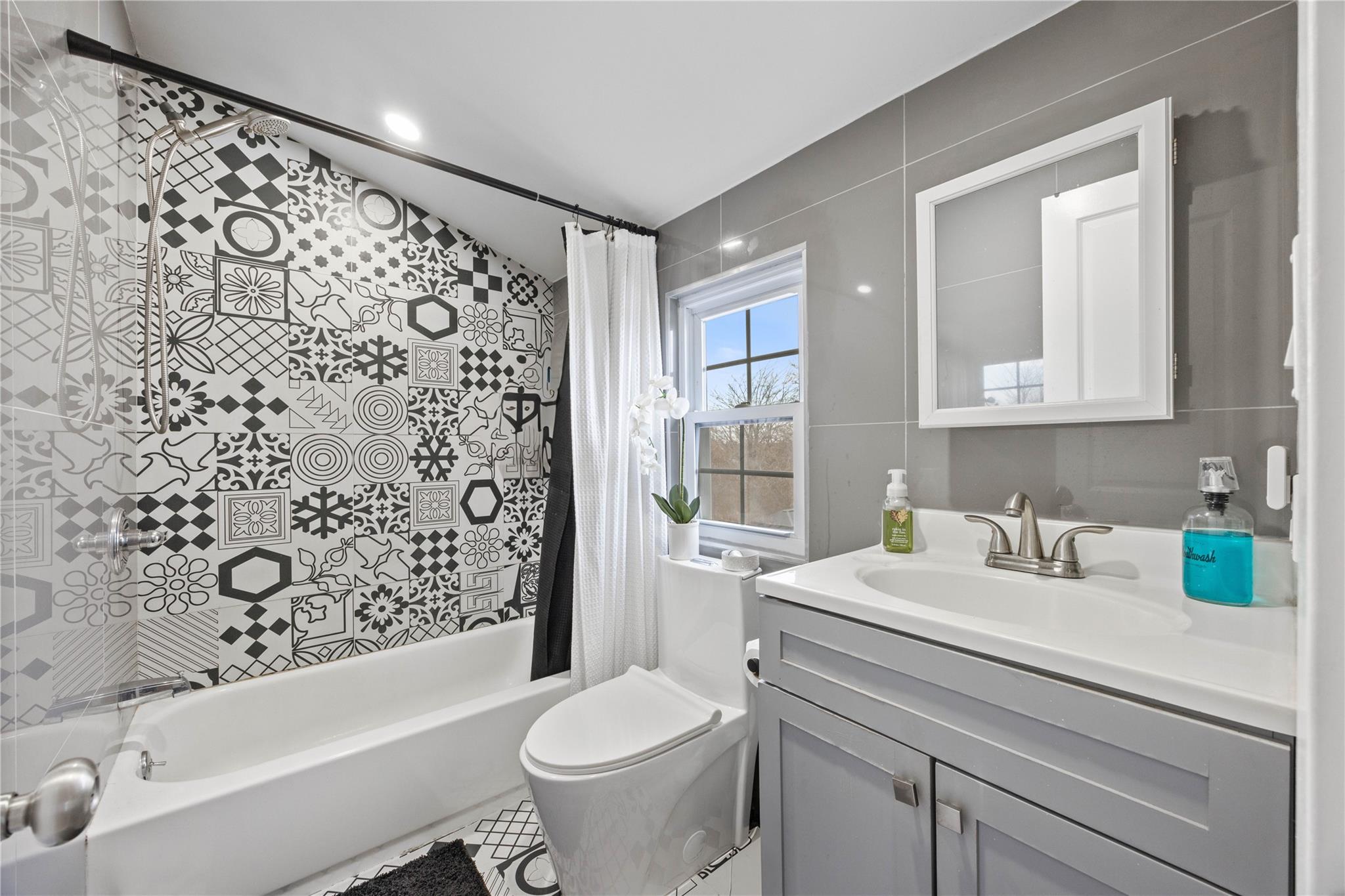 515 Beach 43rd Street, Far Rockaway, NY 11691