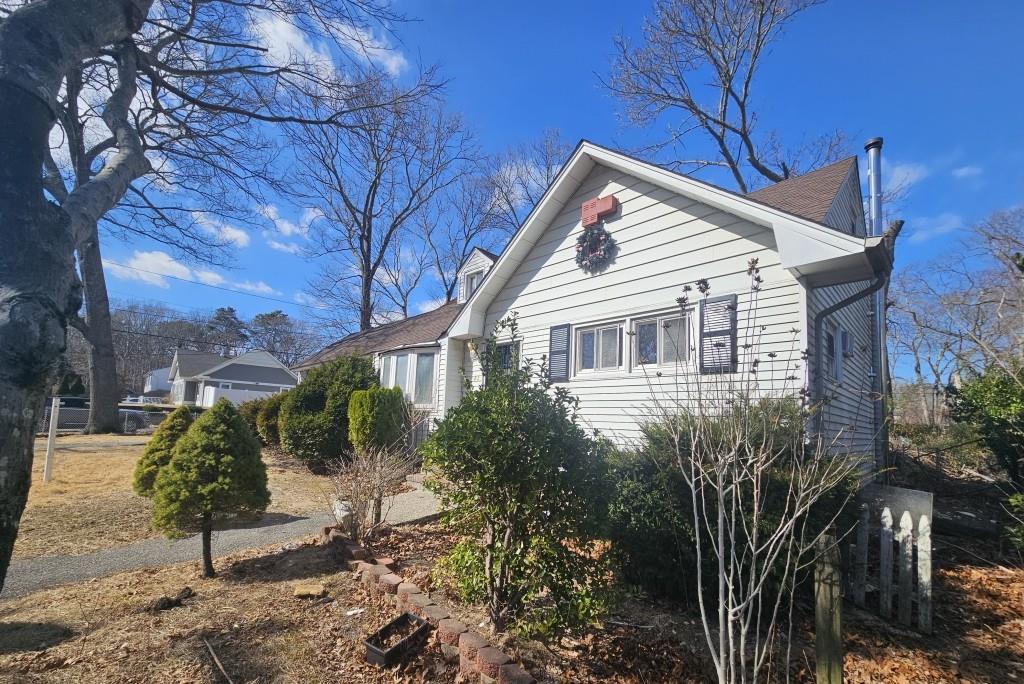 83 Smith Lane, Medford, NY 11763