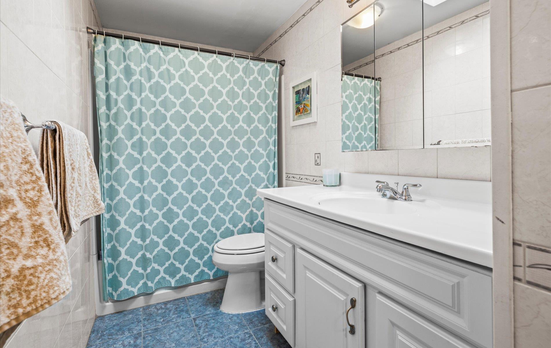 3004 Acorn Avenue, Medford, NY 11763