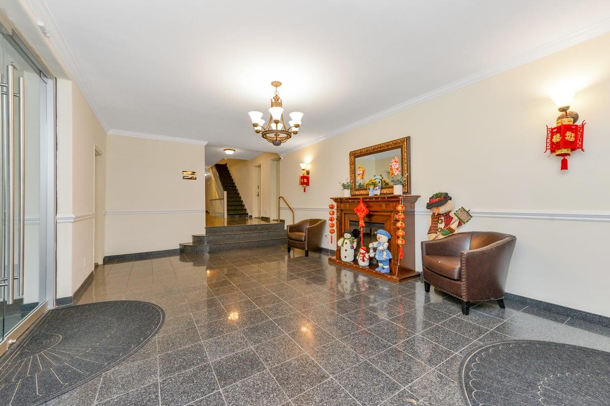 15 Canterbury Road # C11, Great Neck, NY 11021