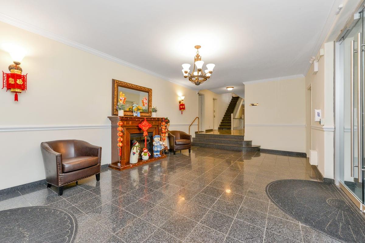 15 Canterbury Road # C11, Great Neck, NY 11021