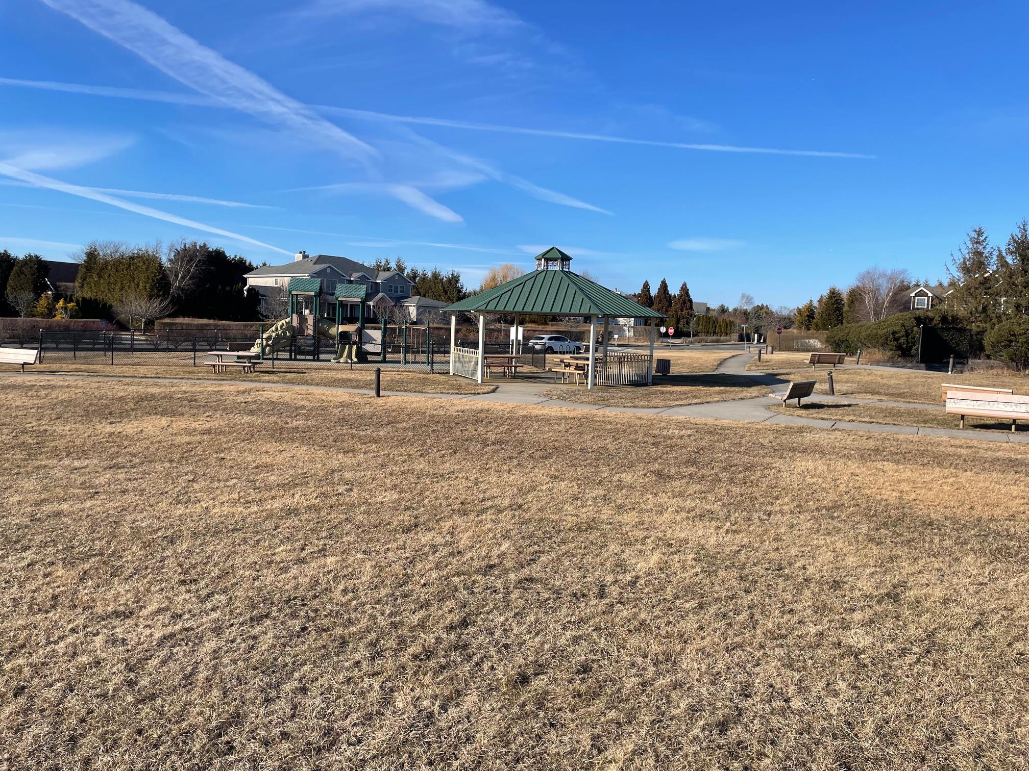 1 Seasons Lane, Southampton, NY 11968