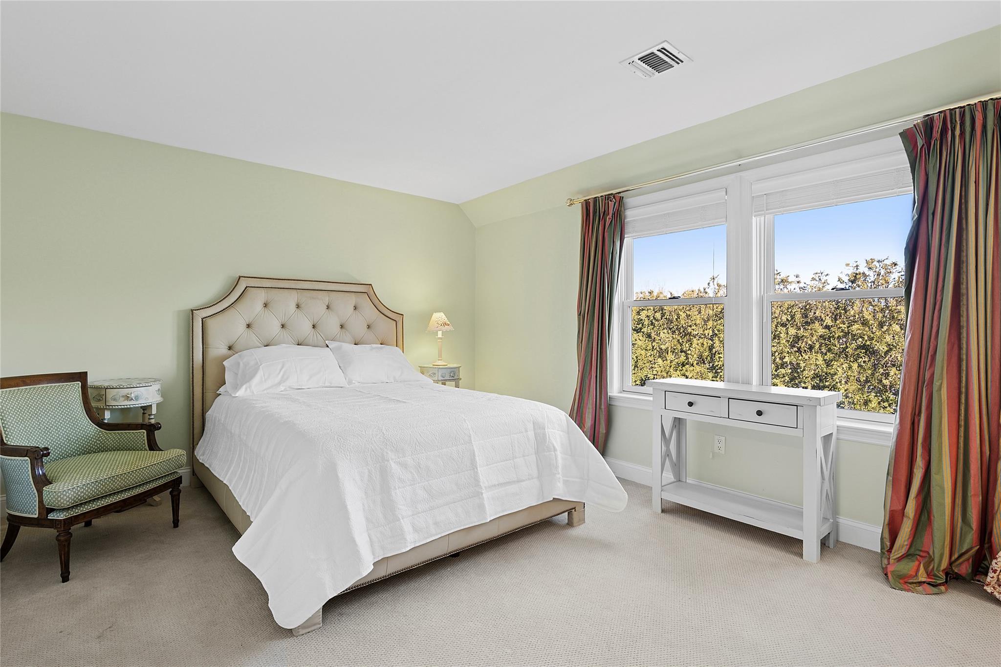 1 Seasons Lane, Southampton, NY 11968