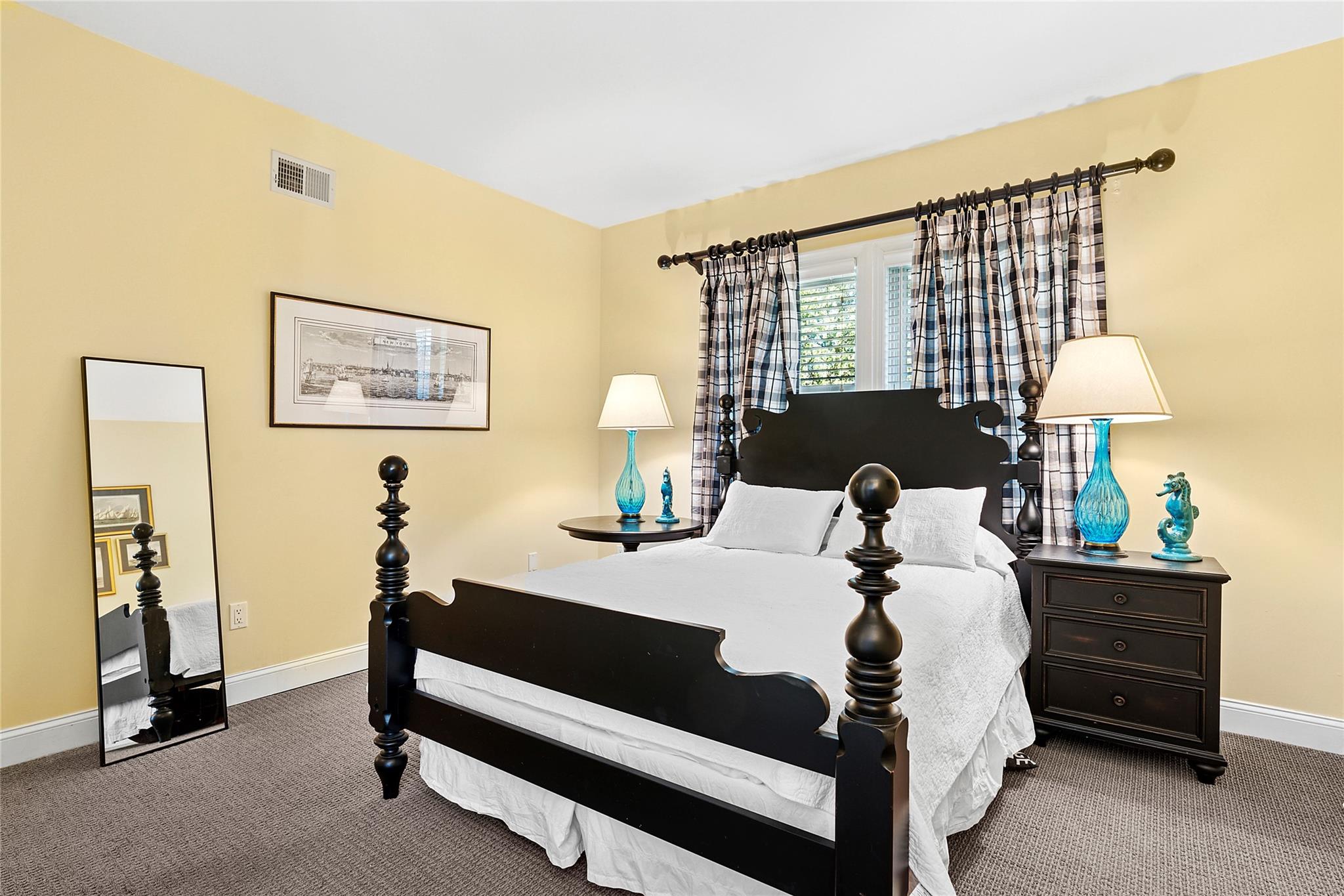 1 Seasons Lane, Southampton, NY 11968