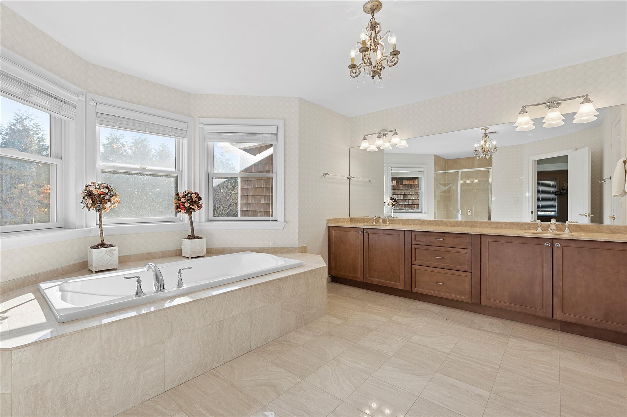 1 Seasons Lane, Southampton, NY 11968