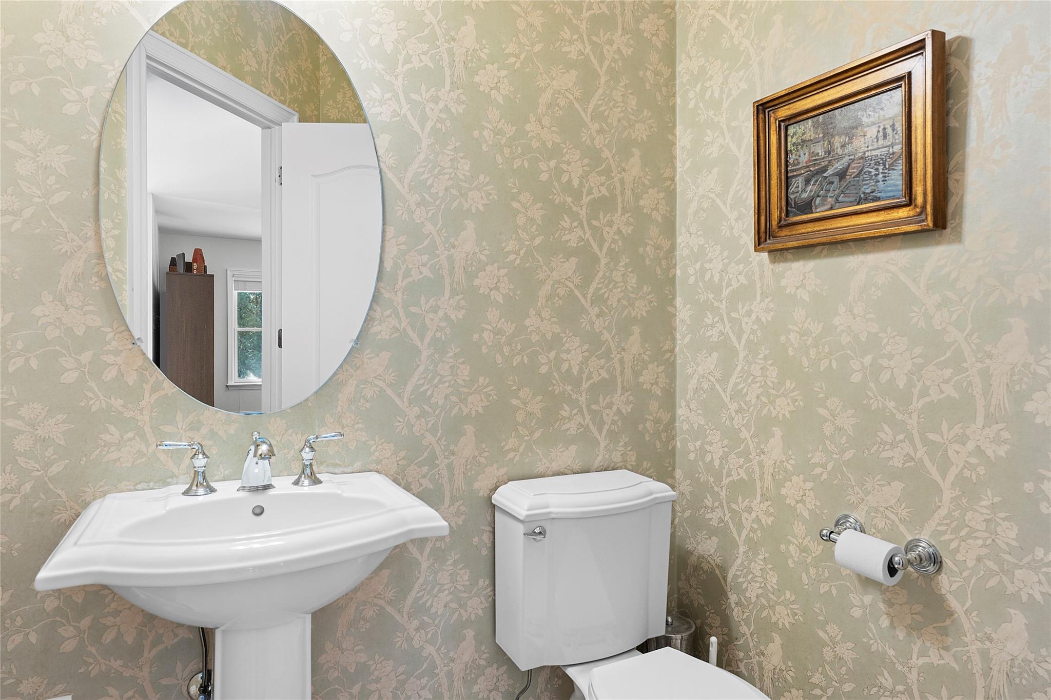 1 Seasons Lane, Southampton, NY 11968