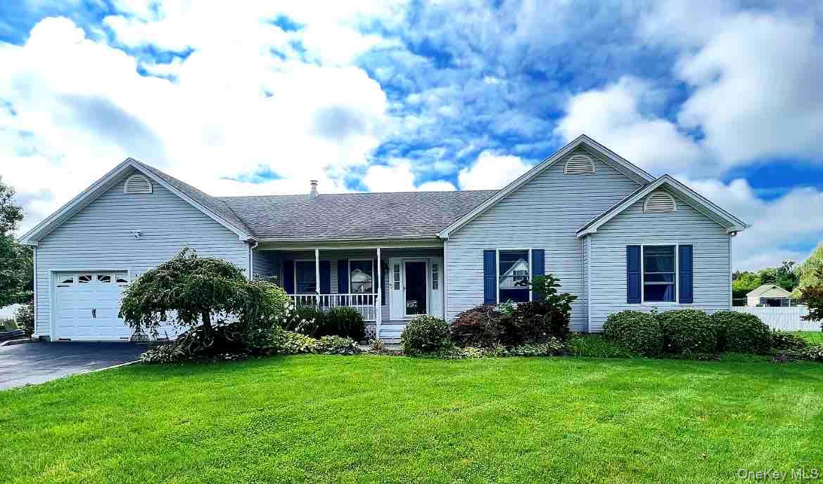119 Vineyard Way, Aquebogue, NY 11901