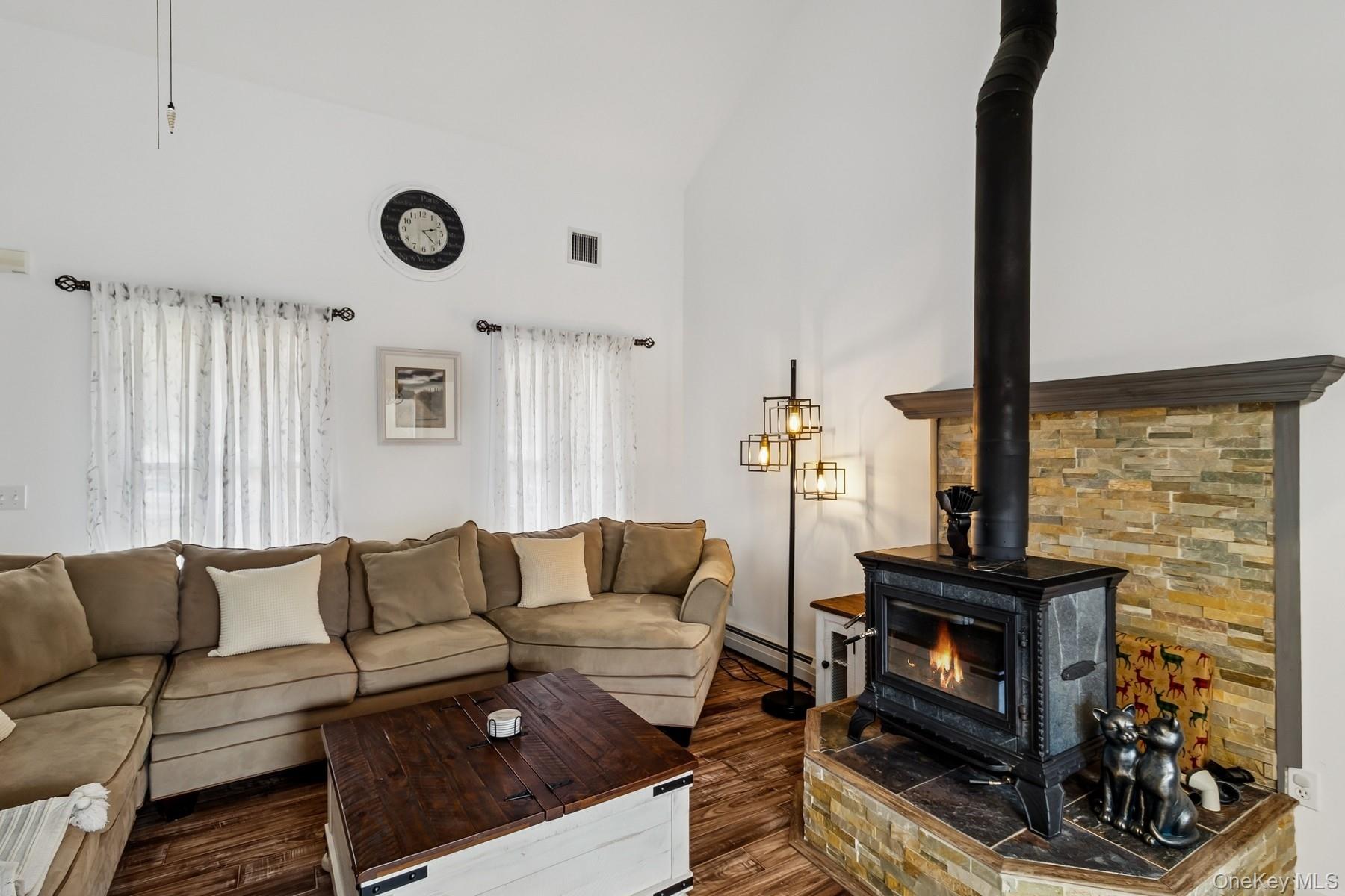 119 Vineyard Way, Aquebogue, NY 11901