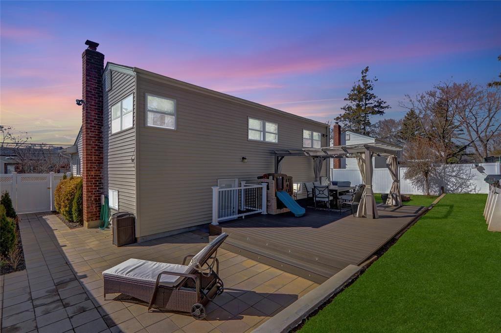 25 Ida Lane, North Babylon, NY 11703