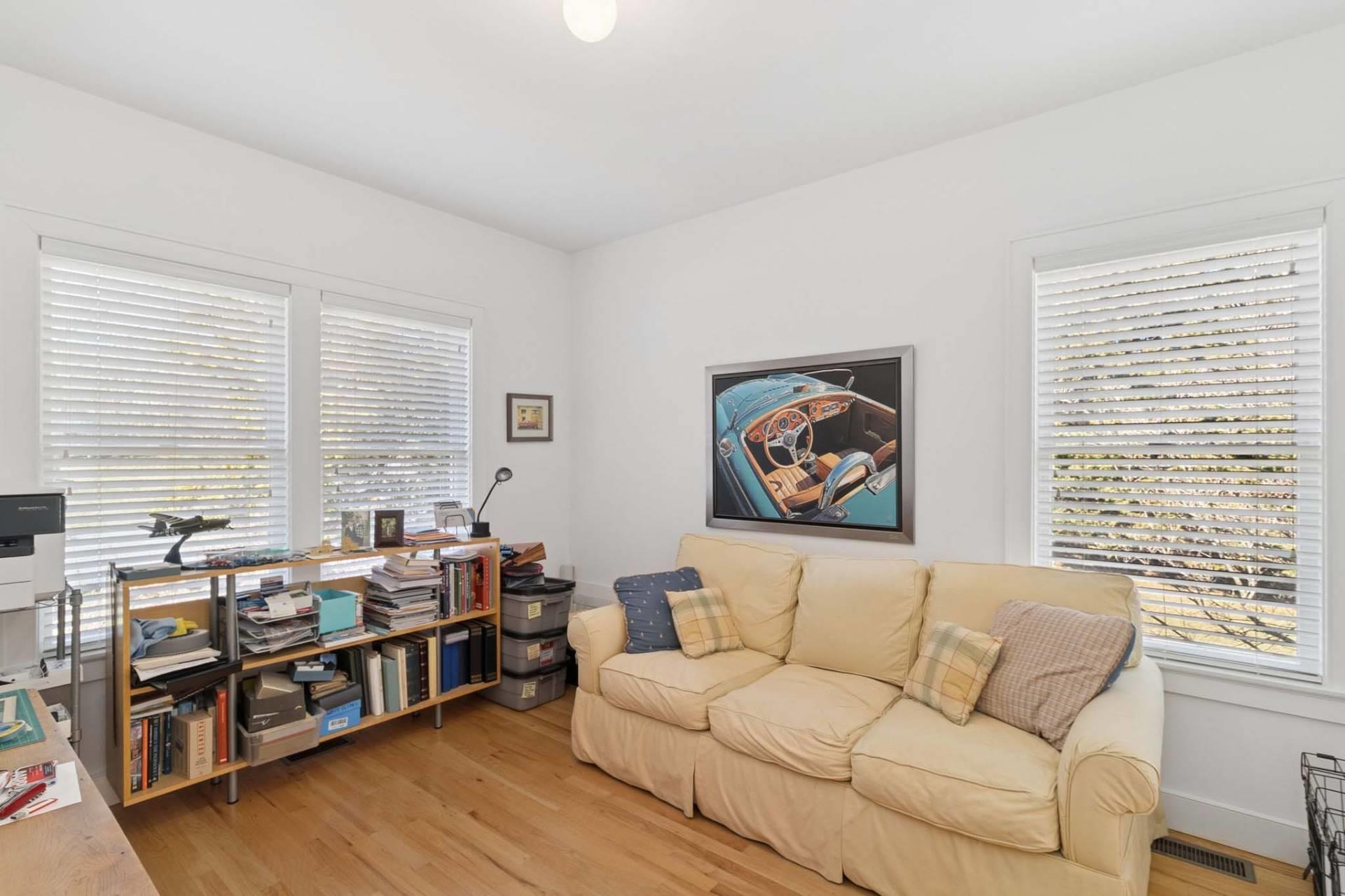 10 Peconic View Court, Southampton, NY 11968