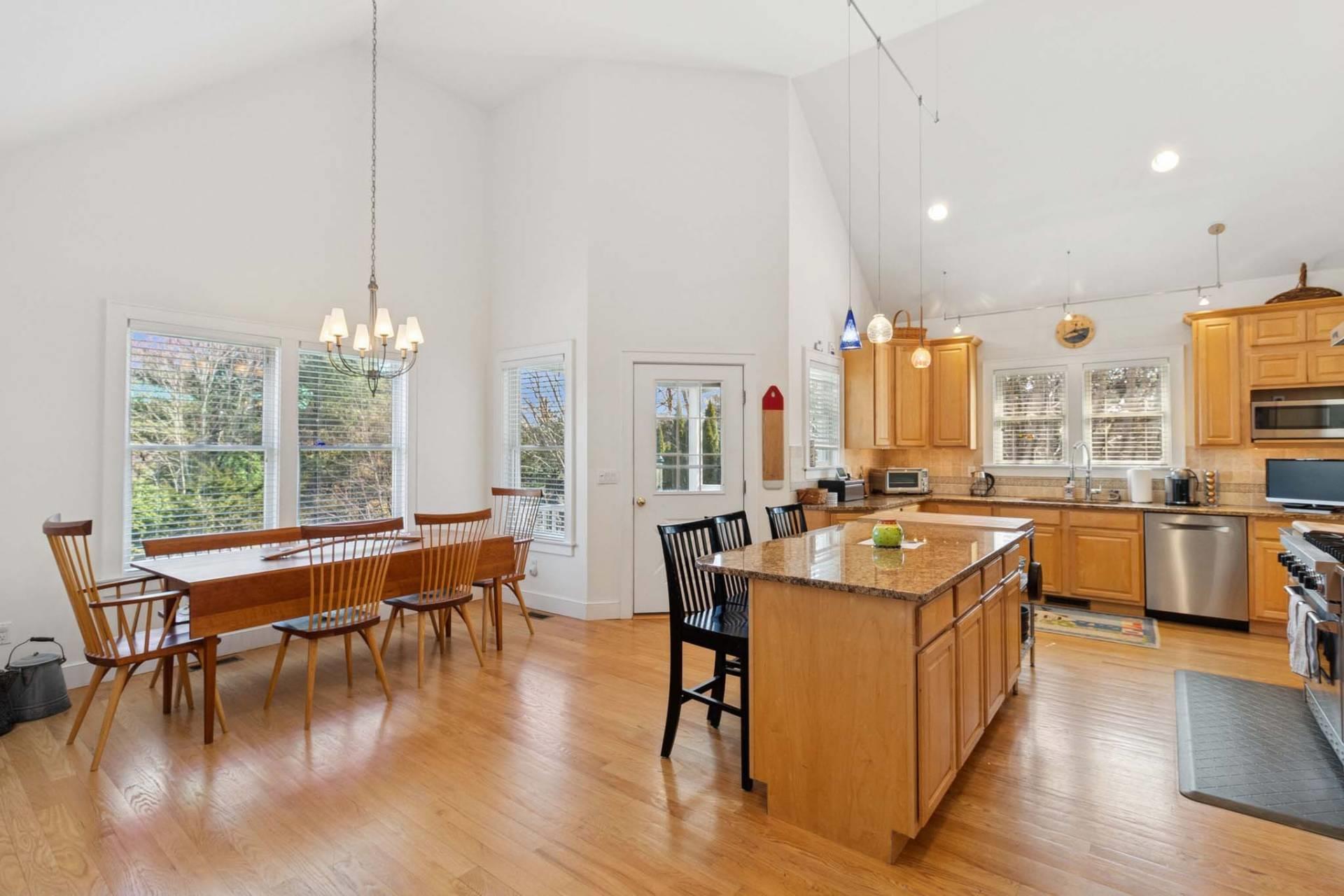 10 Peconic View Court, Southampton, NY 11968