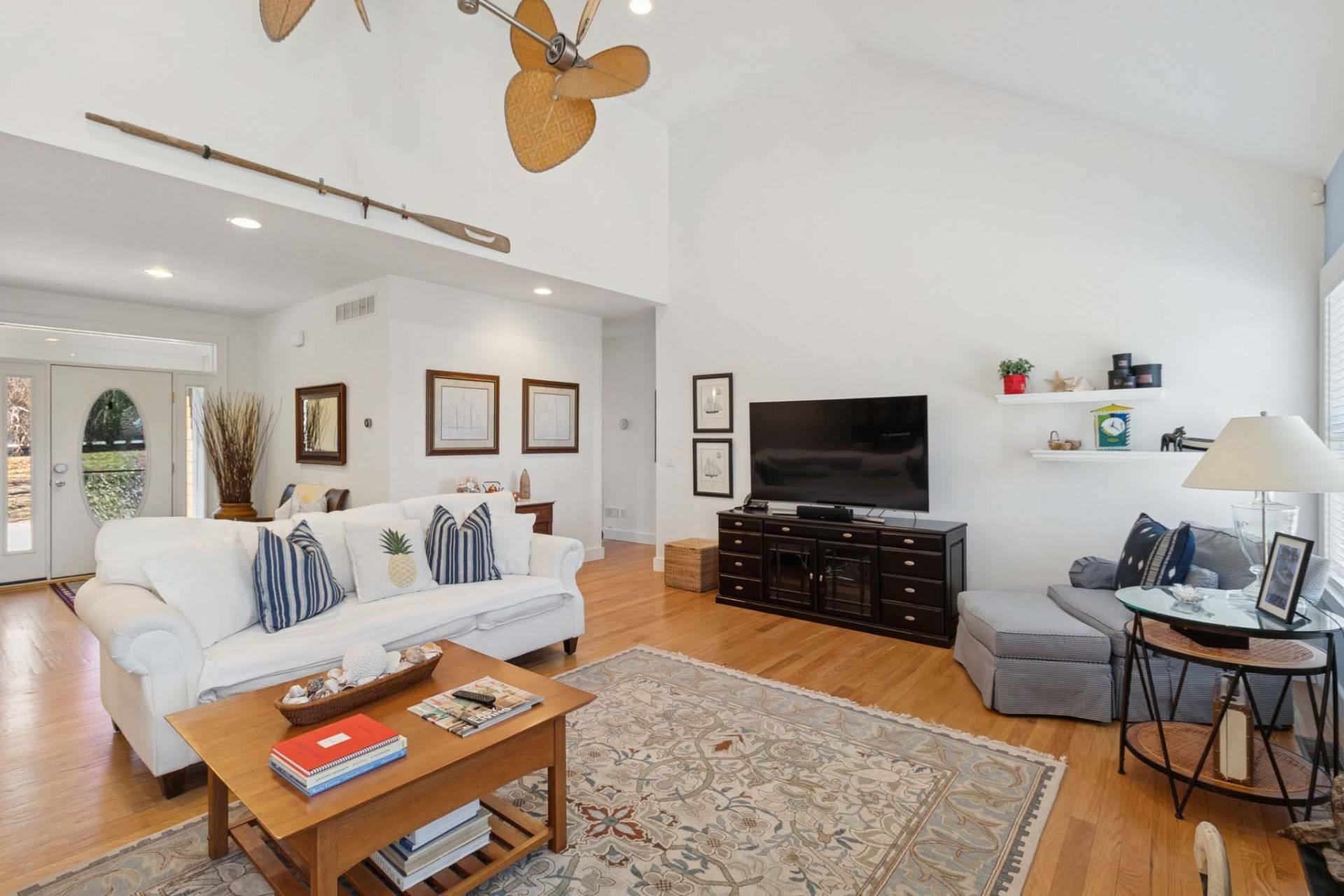 10 Peconic View Court, Southampton, NY 11968