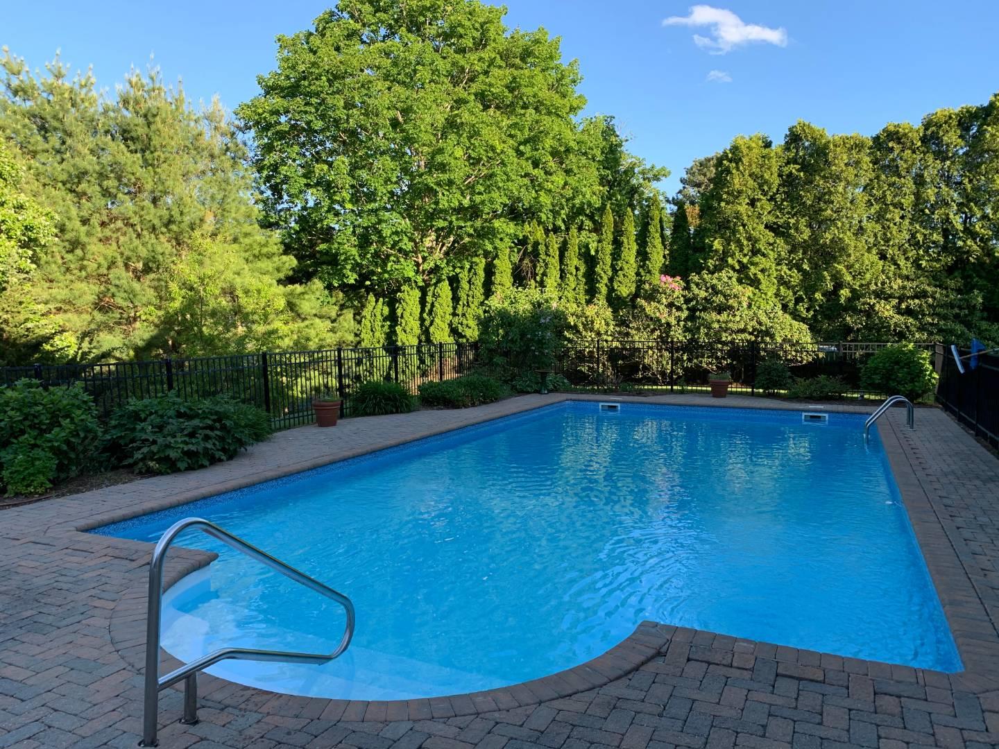 10 Peconic View Court, Southampton, NY 11968