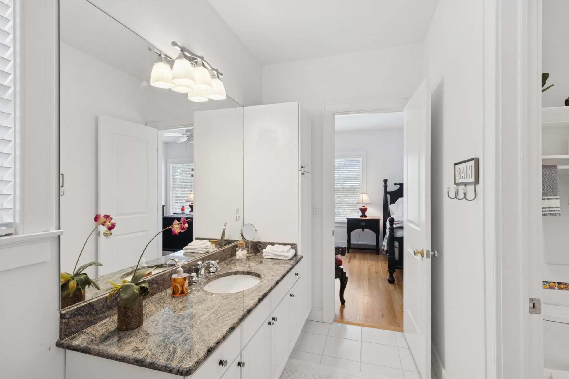 10 Peconic View Court, Southampton, NY 11968