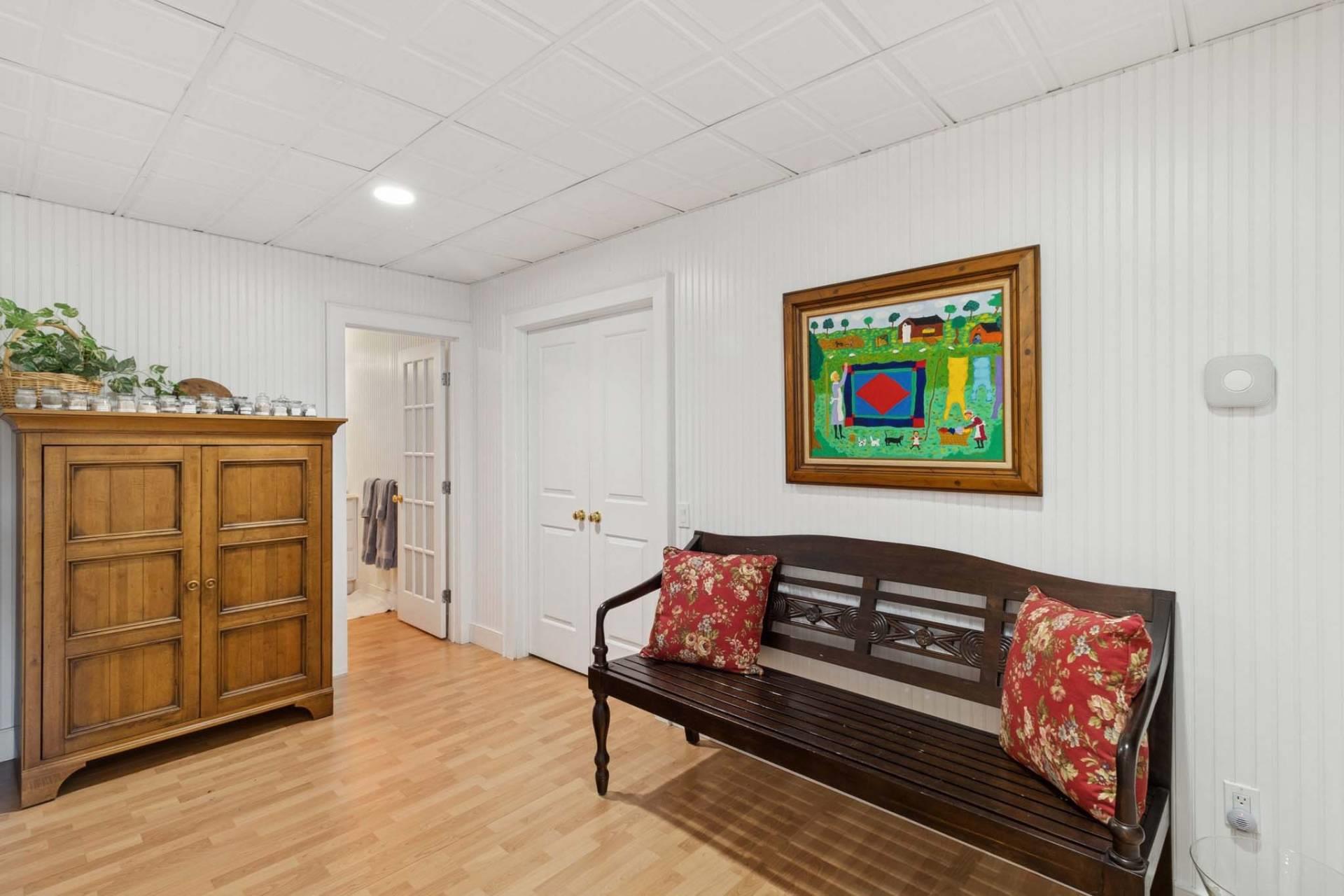 10 Peconic View Court, Southampton, NY 11968