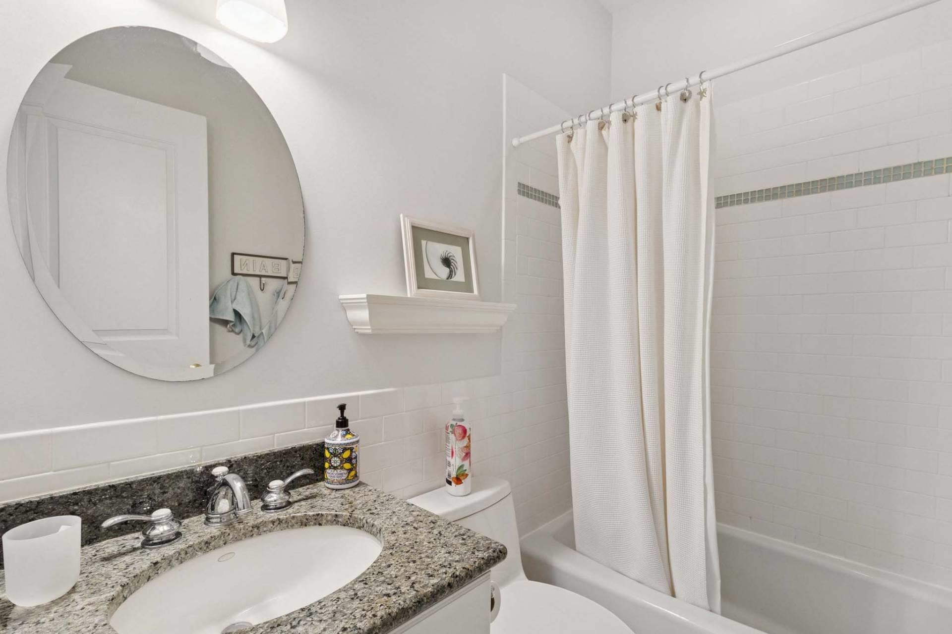 10 Peconic View Court, Southampton, NY 11968