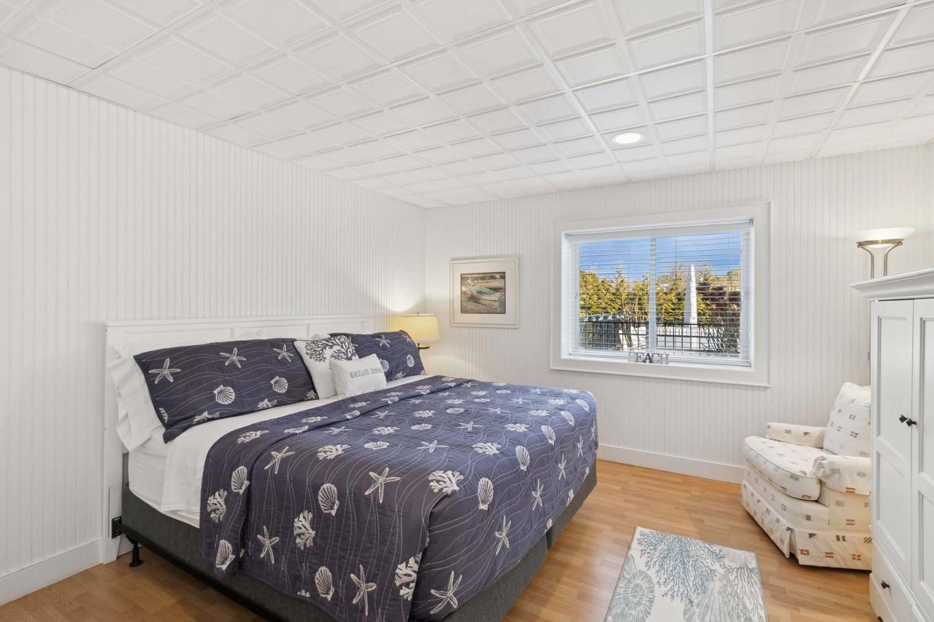 10 Peconic View Court, Southampton, NY 11968