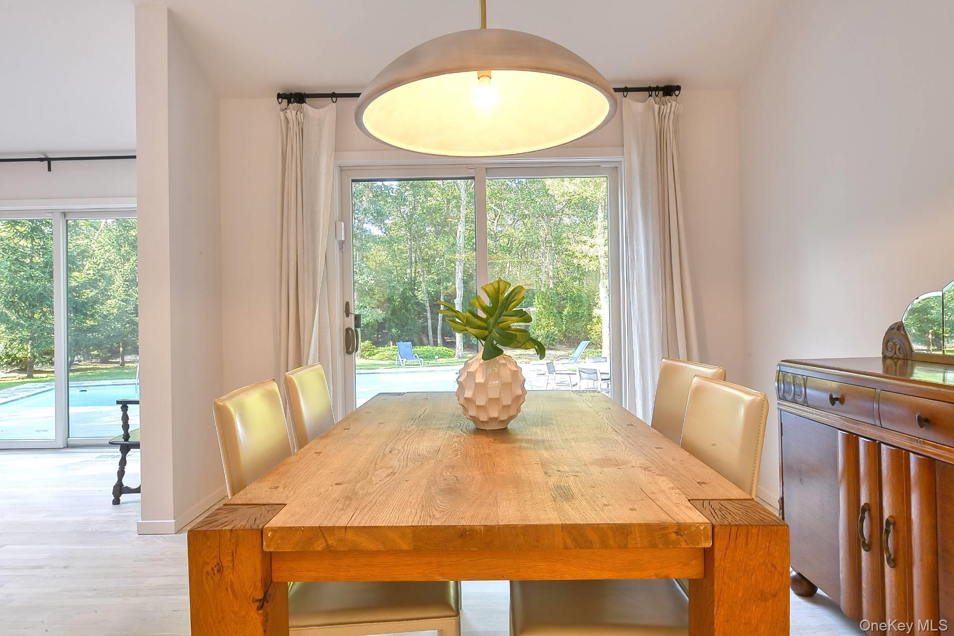 23 Wooded Oak Lane, East Hampton, NY 11937