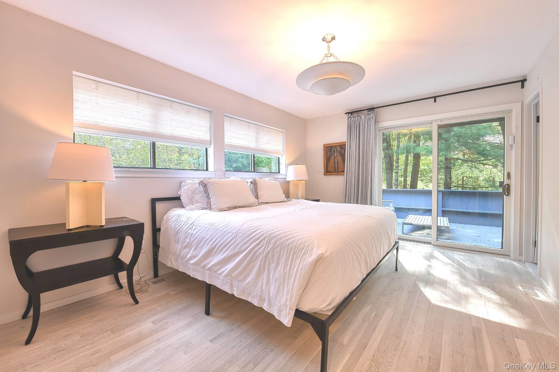 23 Wooded Oak Lane, East Hampton, NY 11937