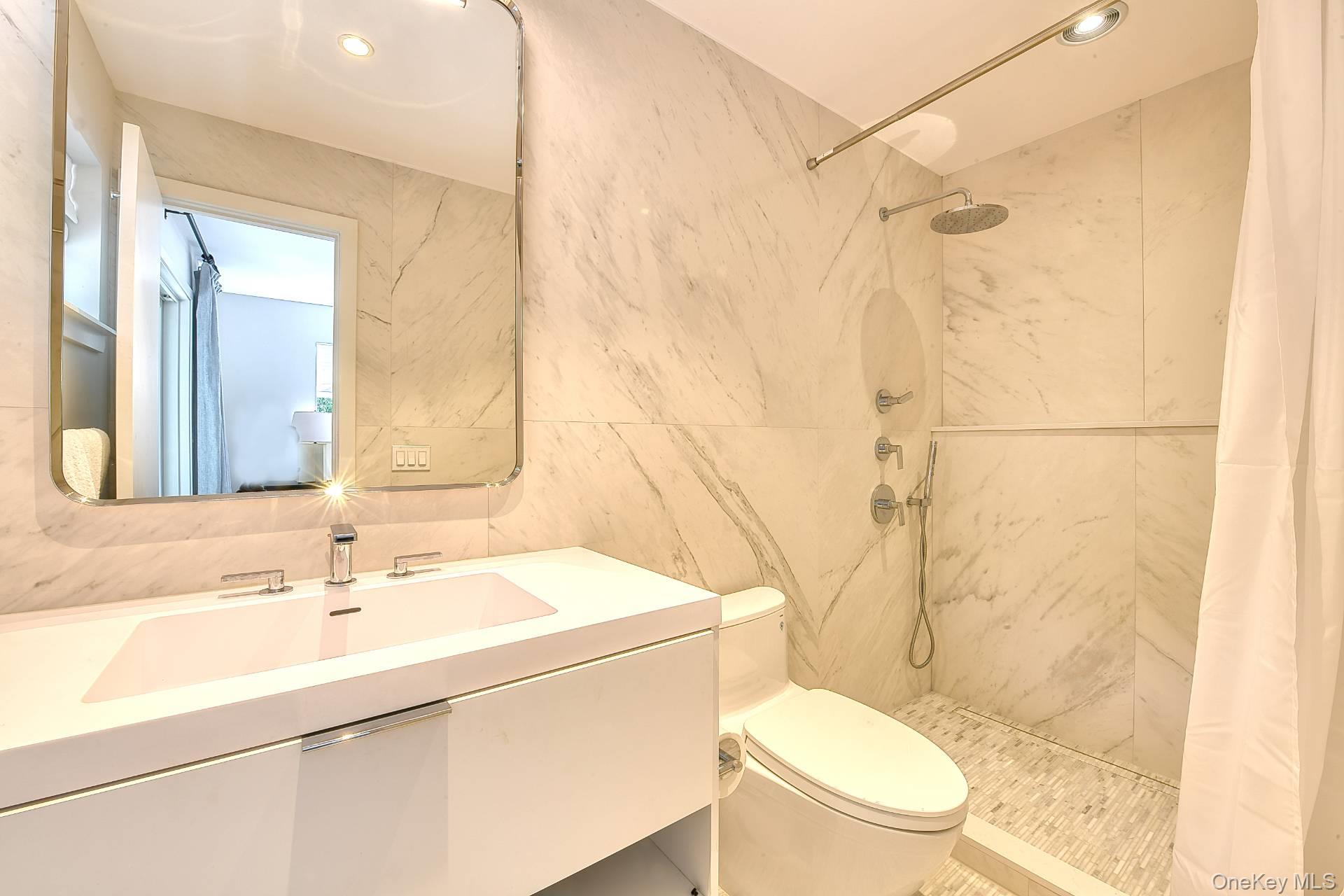 23 Wooded Oak Lane, East Hampton, NY 11937