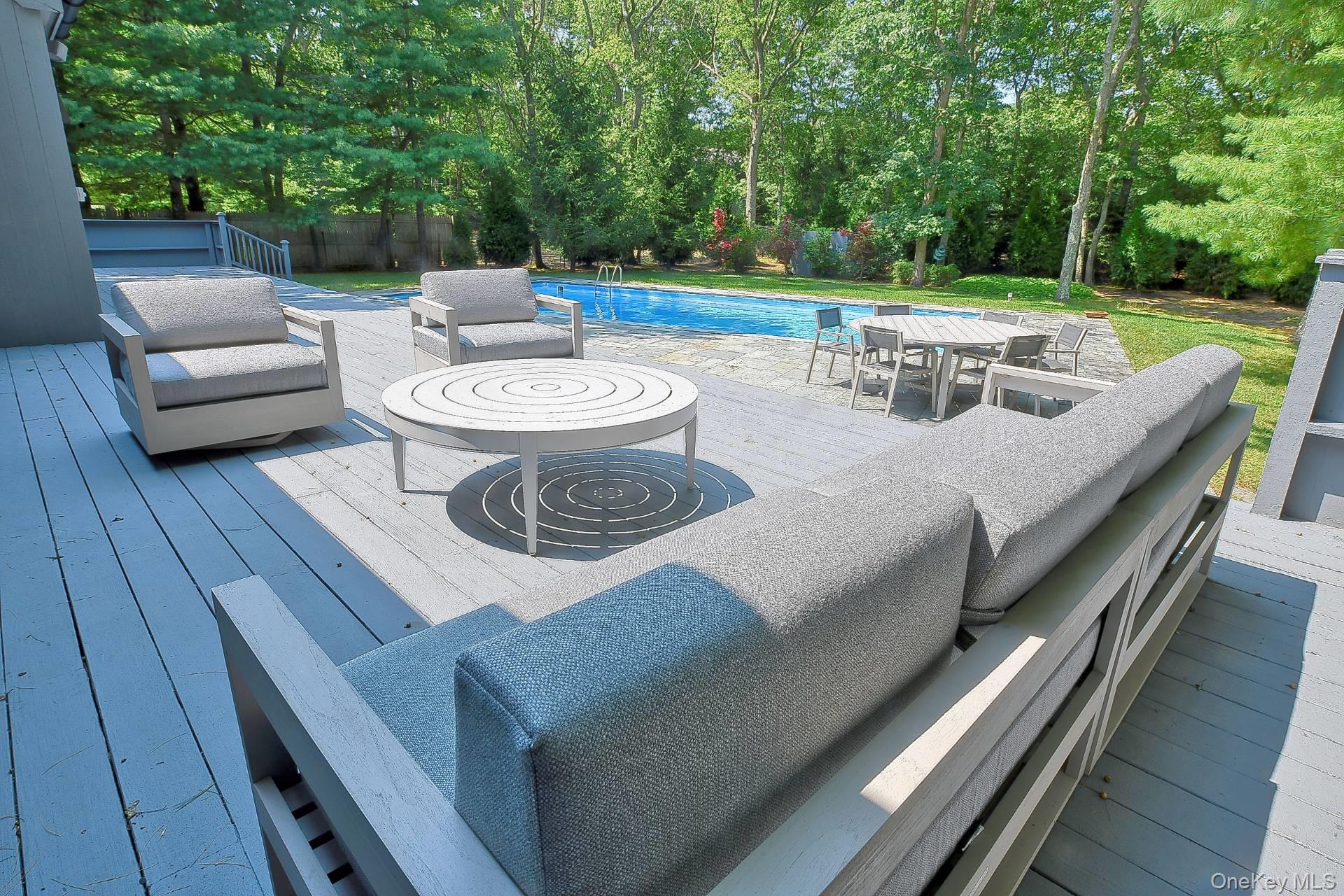 23 Wooded Oak Lane, East Hampton, NY 11937