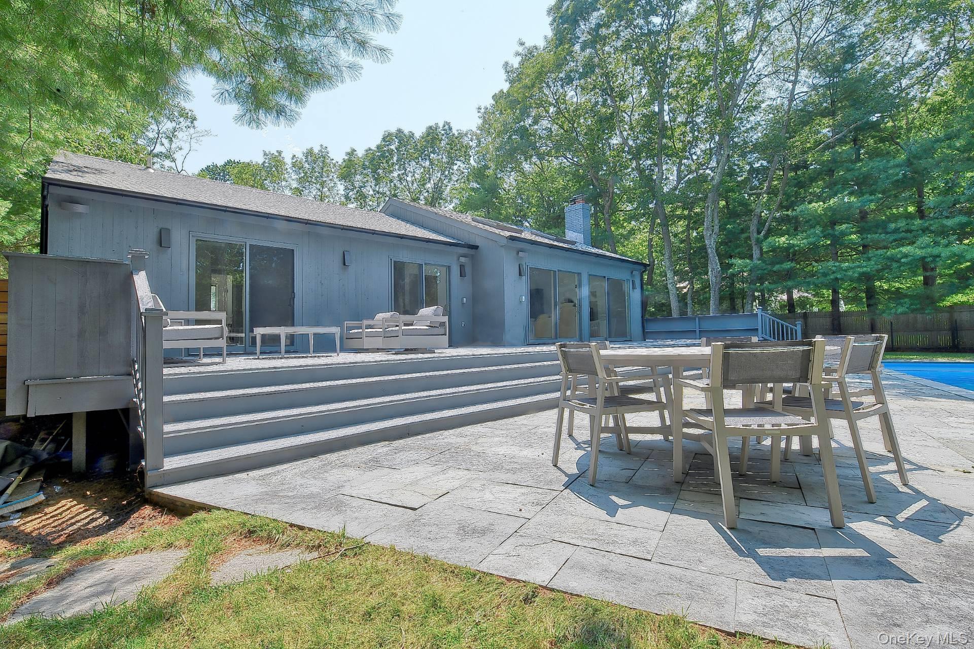 23 Wooded Oak Lane, East Hampton, NY 11937