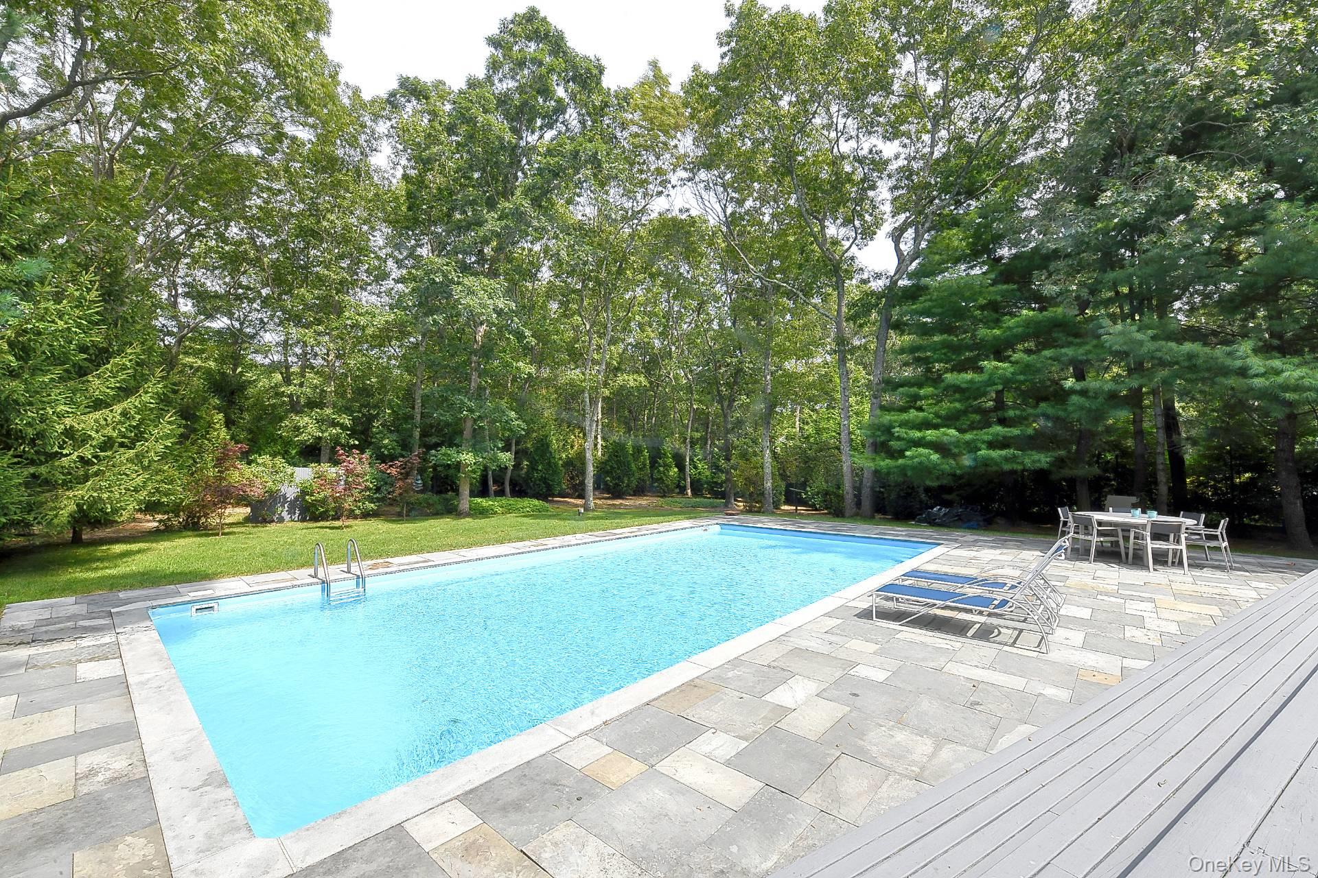 23 Wooded Oak Lane, East Hampton, NY 11937