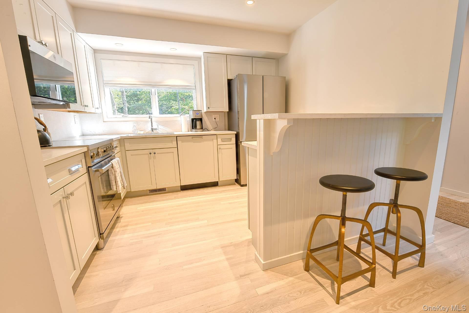 23 Wooded Oak Lane, East Hampton, NY 11937