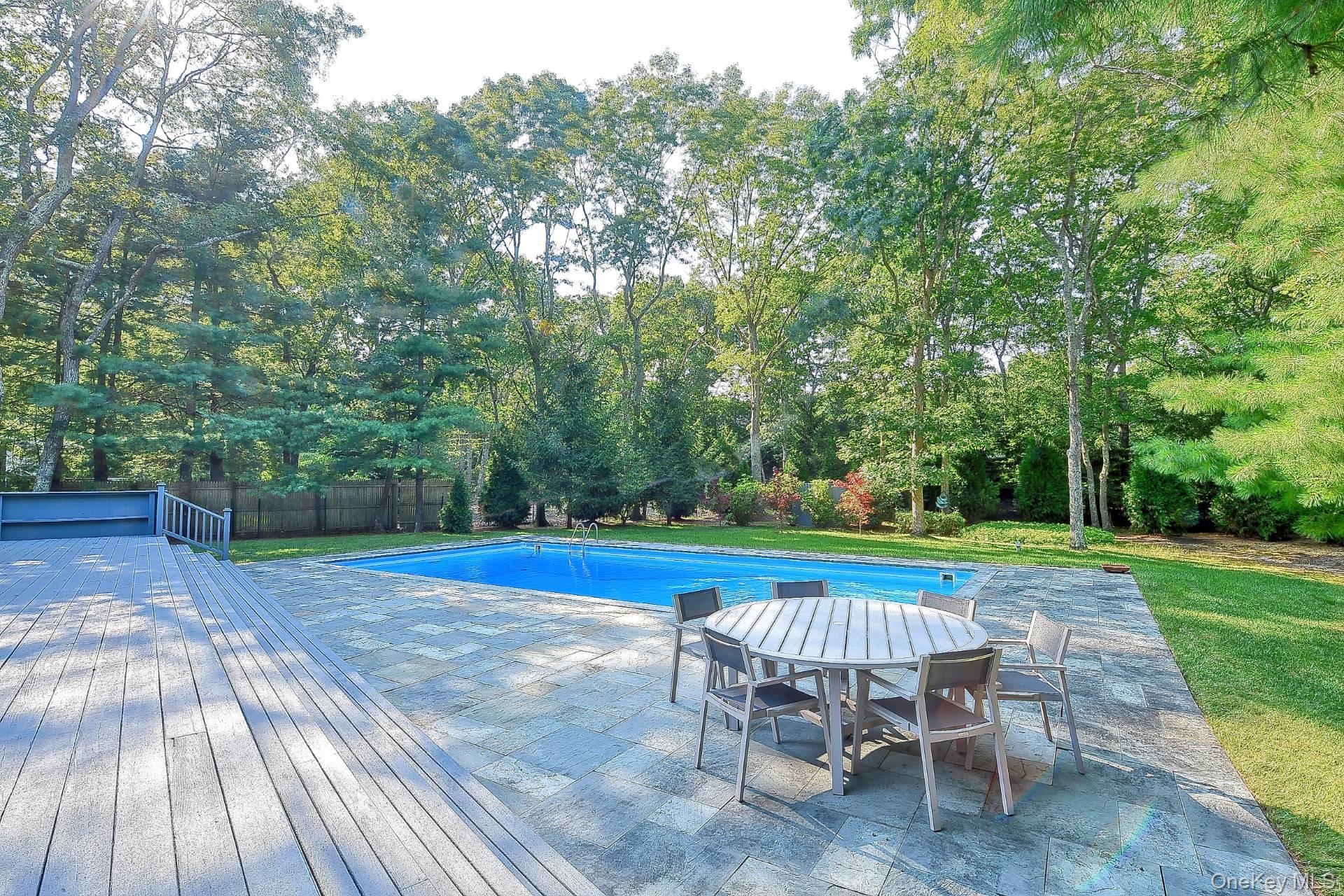 23 Wooded Oak Lane, East Hampton, NY 11937