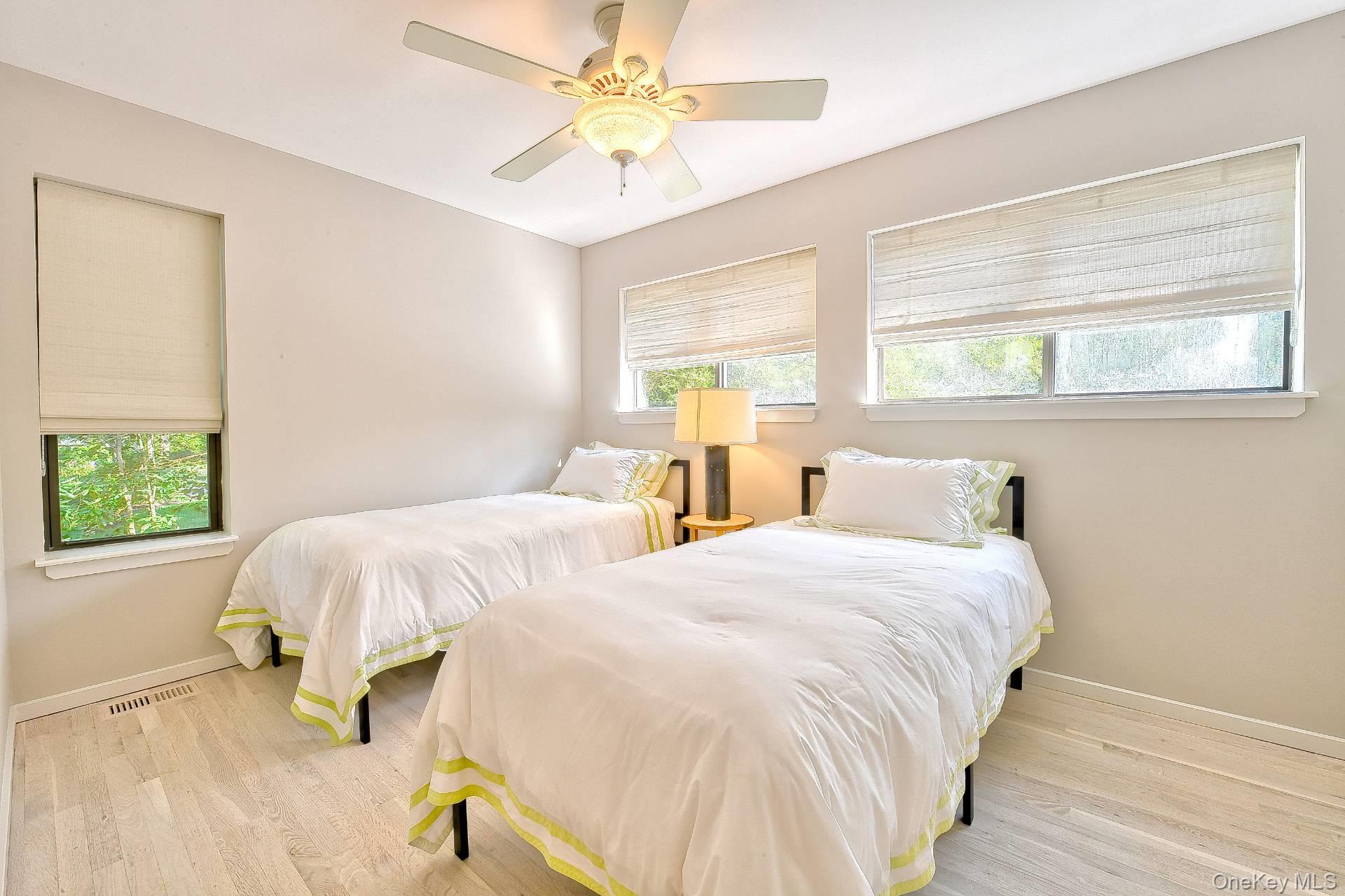 23 Wooded Oak Lane, East Hampton, NY 11937