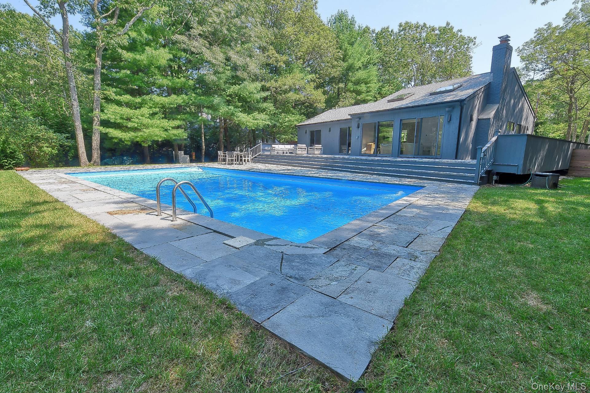 23 Wooded Oak Lane, East Hampton, NY 11937