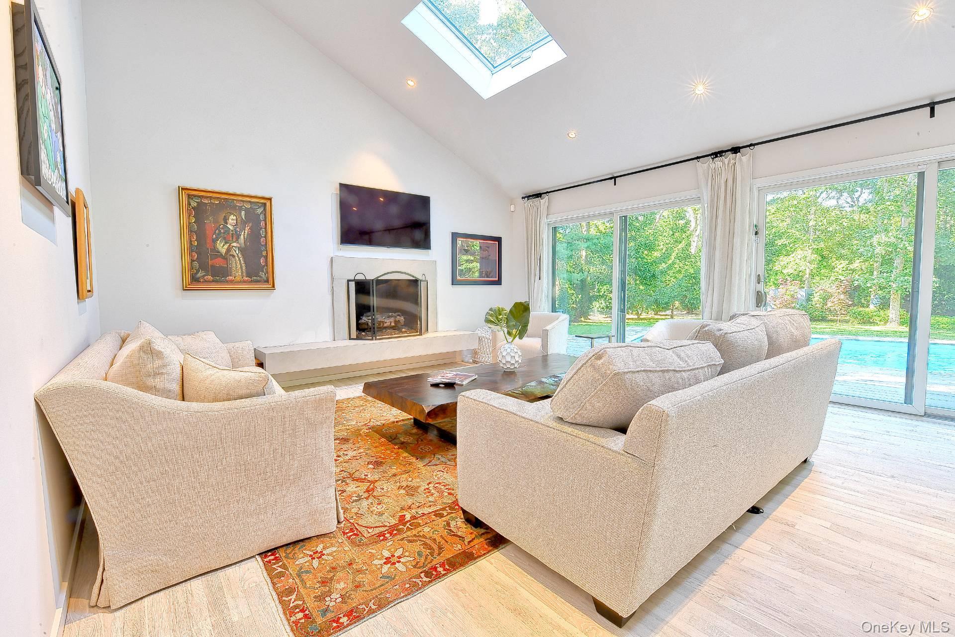 23 Wooded Oak Lane, East Hampton, NY 11937