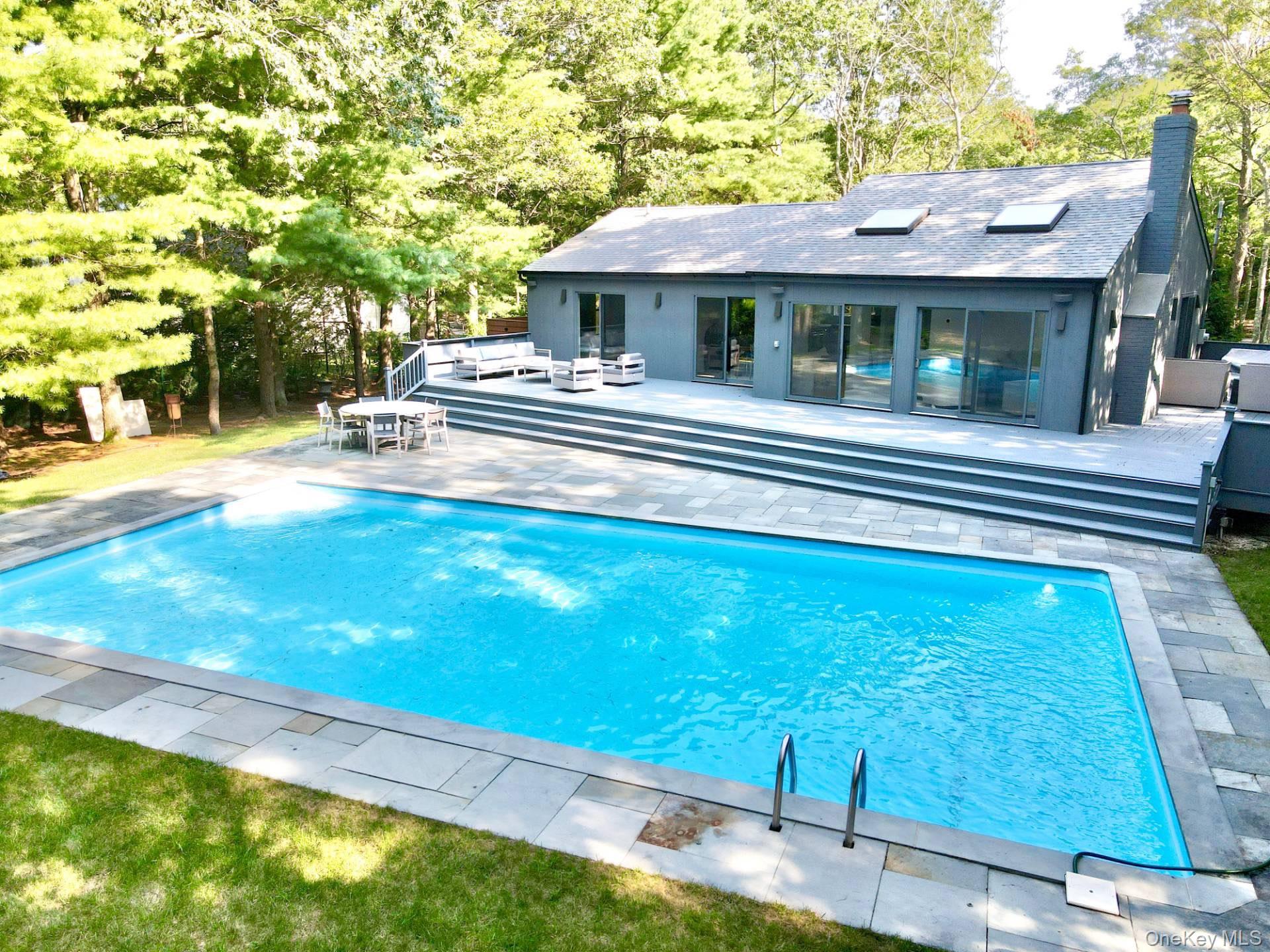 23 Wooded Oak Lane, East Hampton, NY 11937